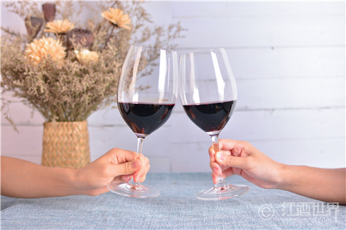 葡萄酒礼仪之如何体面敬酒